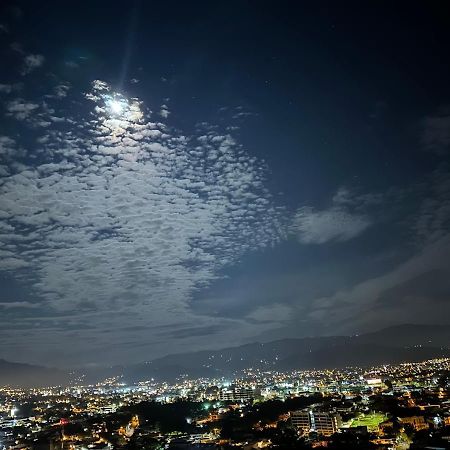 Penthouse En Los Yoses, Vista De Los Dioses Fast Wifi San Jose  Exterior photo