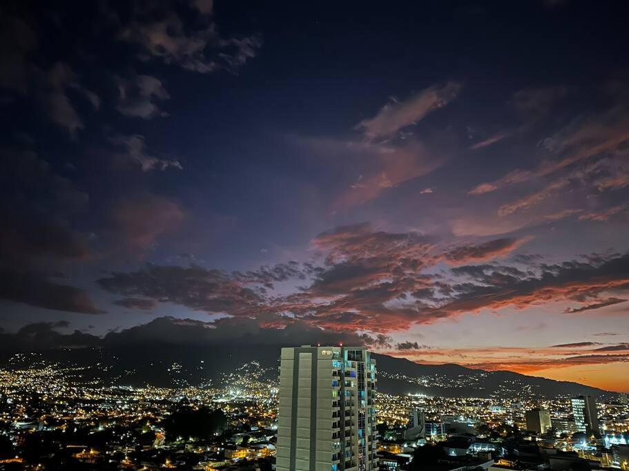 Penthouse En Los Yoses, Vista De Los Dioses Fast Wifi San Jose  Exterior photo