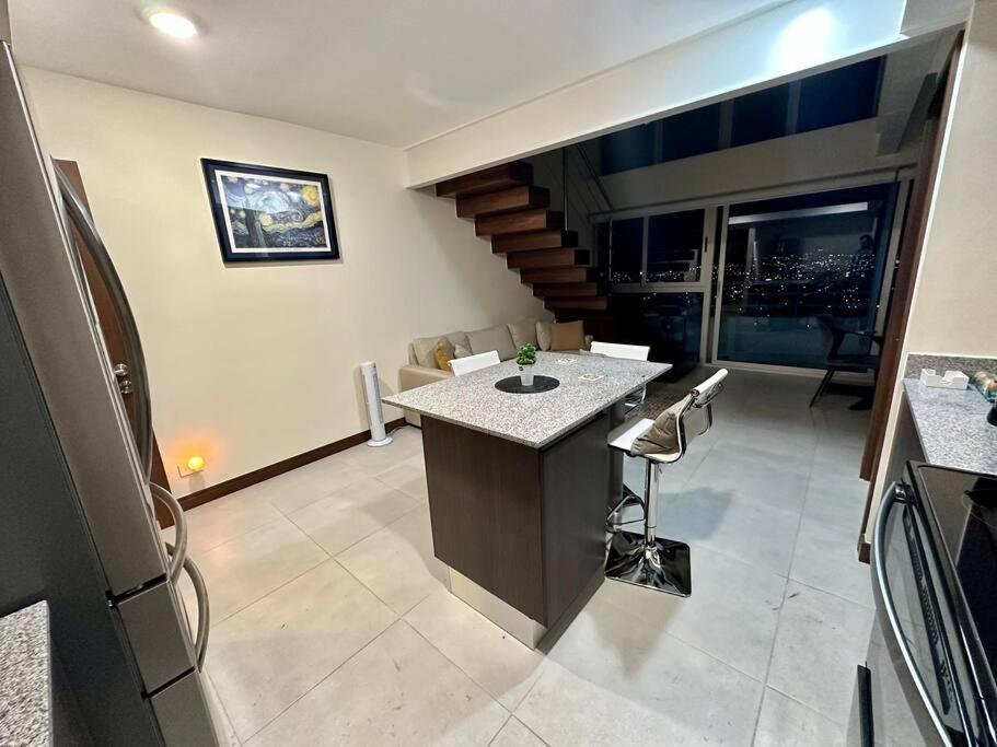 Penthouse En Los Yoses, Vista De Los Dioses Fast Wifi San Jose  Exterior photo