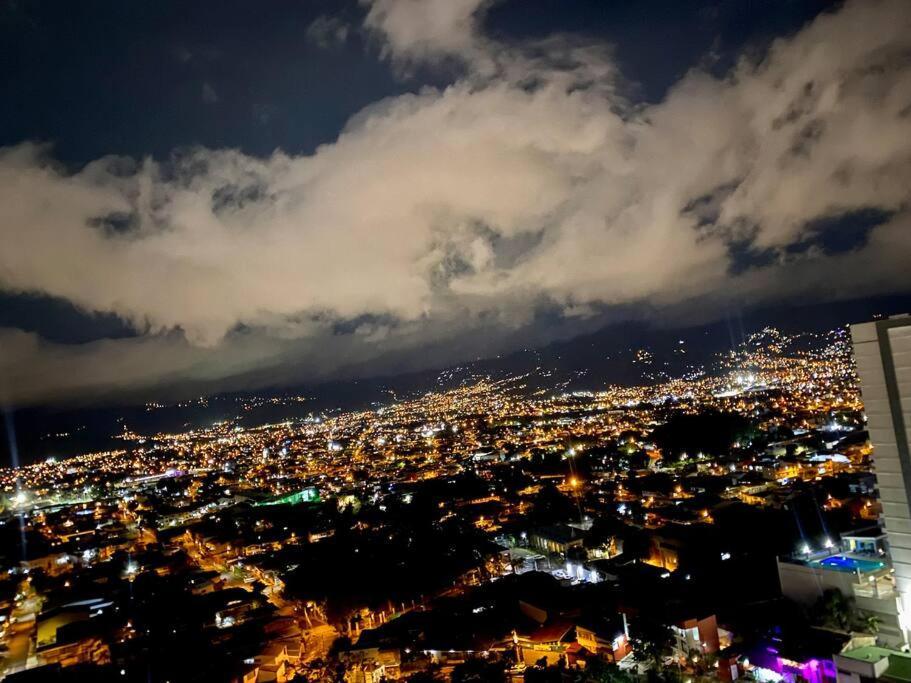 Penthouse En Los Yoses, Vista De Los Dioses Fast Wifi San Jose  Exterior photo