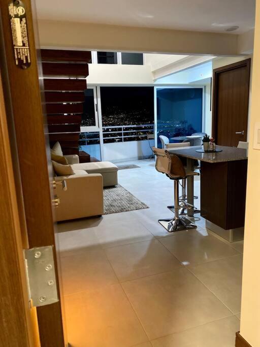 Penthouse En Los Yoses, Vista De Los Dioses Fast Wifi San Jose  Exterior photo