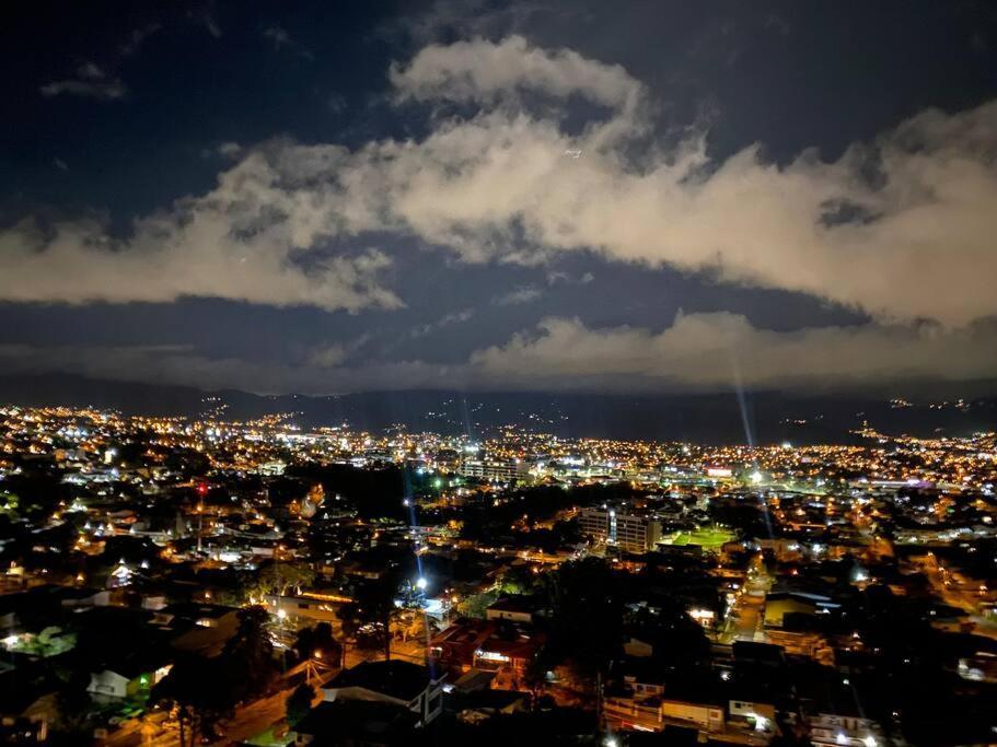 Penthouse En Los Yoses, Vista De Los Dioses Fast Wifi San Jose  Exterior photo