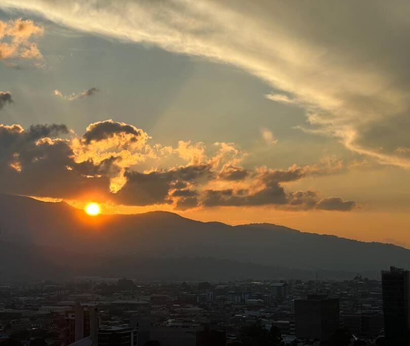 Penthouse En Los Yoses, Vista De Los Dioses Fast Wifi San Jose  Exterior photo